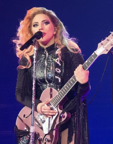 RECENZE: Lady Gaga se na novém albu pere se životem a tančí